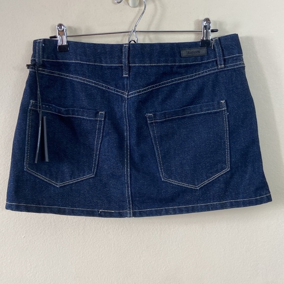 New BlankNYC Metallic Weave Denim Micro Miniskirt Dark Wash Gold Glitter Sz 29 - Picture 7 of 8